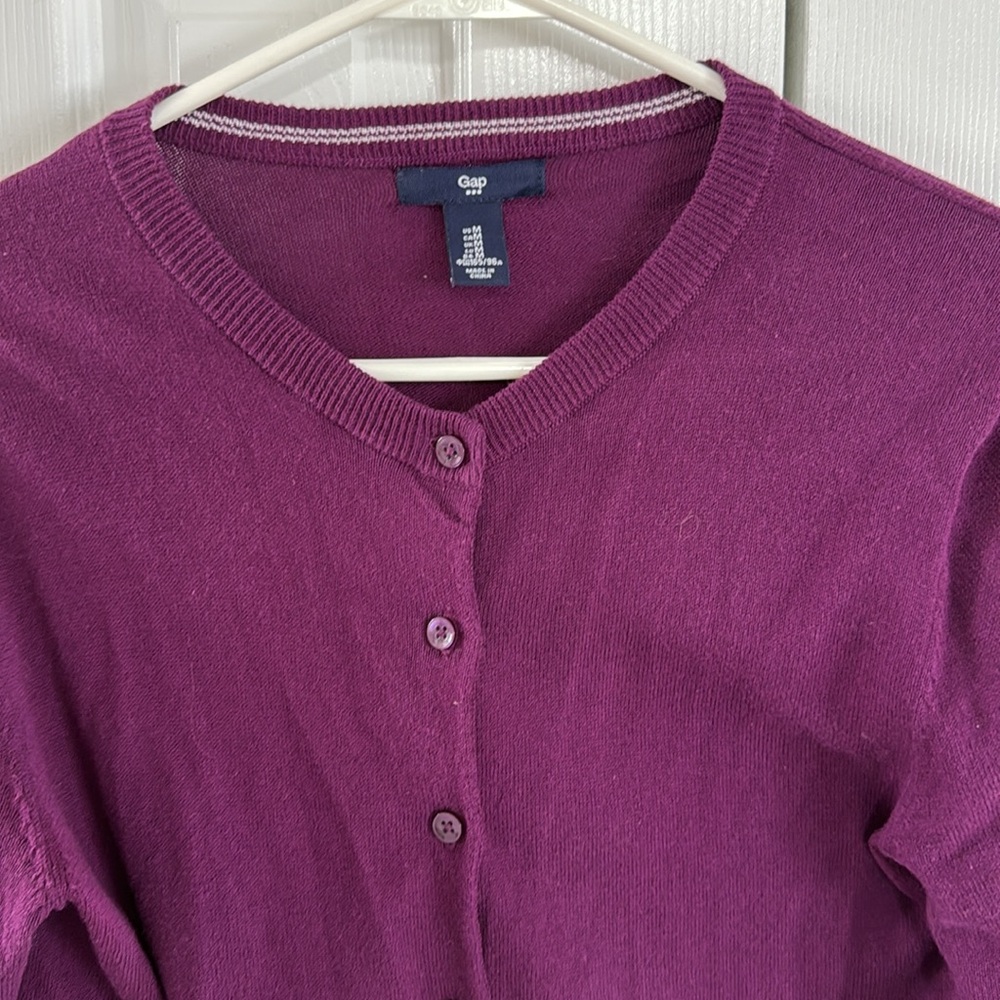 *LIKE NEW* GAP Plum Colored Cotton Button-Down Cardigan Sweater - Size M - Picture 3 of 8